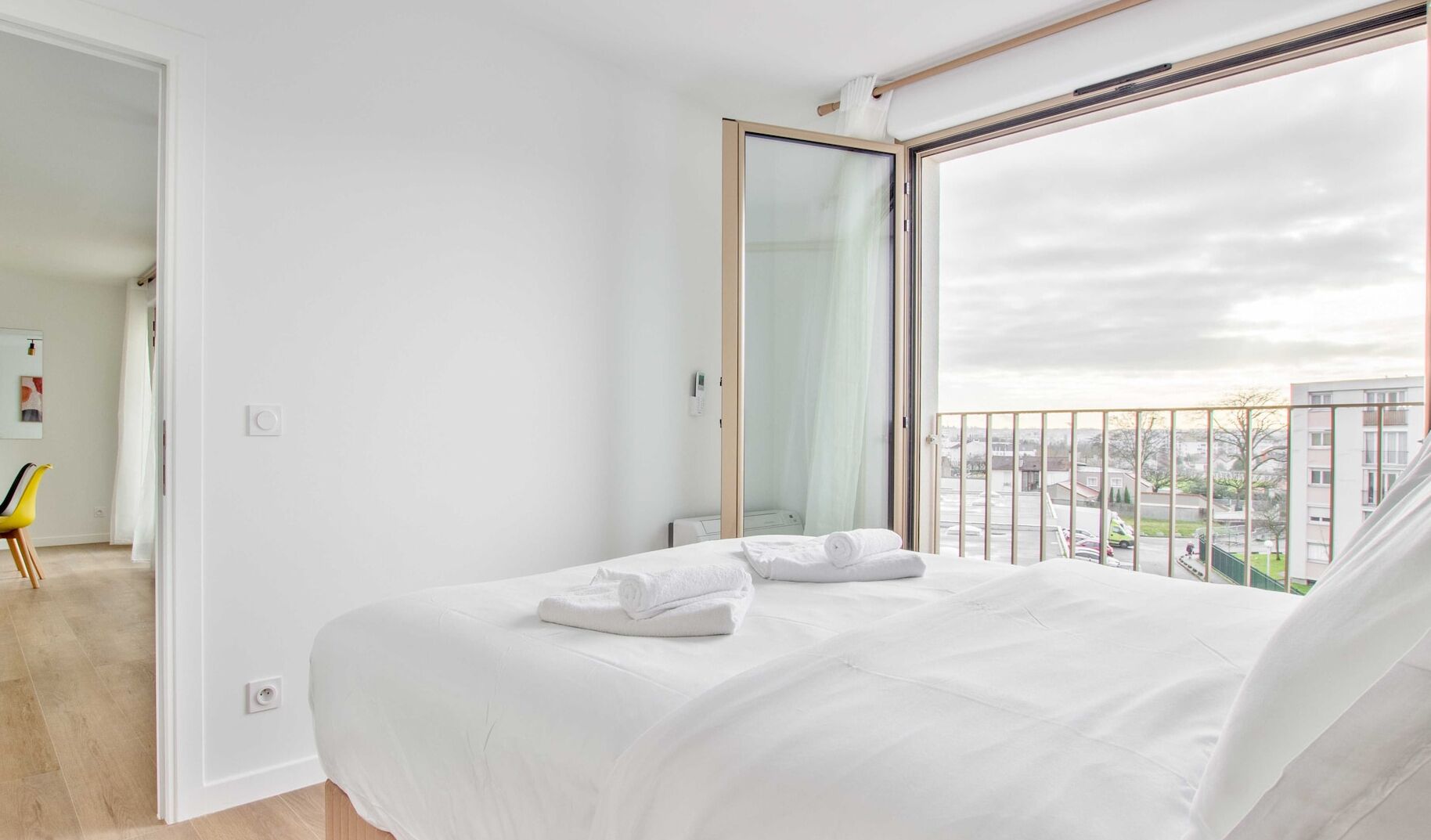 2 habitaciones, escritorio, tabla de planchar con plancha y wifi gratis 