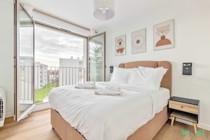 2 bedrooms, iron/ironing board, Internet