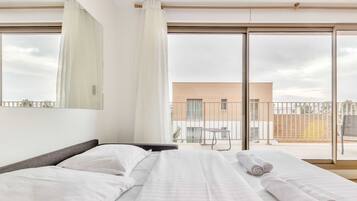 2 bedrooms, desk, iron/ironing board, free WiFi