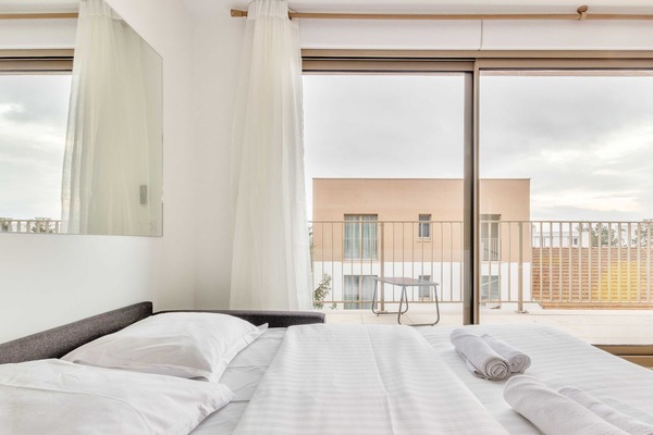 2 habitaciones, escritorio, tabla de planchar con plancha y wifi gratis