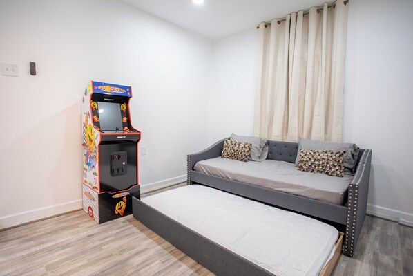 Interior - 3 Blocks from AT&T Stadium! Amazing Location! (Arlington)