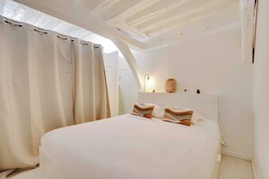 2 slaapkamers, een bureau, een strijkplank/strijkijzer, gratis wifi