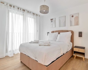 2 chambres, bureau, fer et planche à repasser, Wi-Fi gratuit