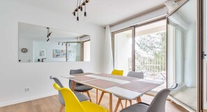 Dining - Charming Apt with Balcony- 6P- Proche Disney/Paris (Champigny-sur-Marne)