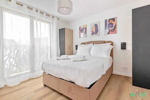 2 bedrooms, desk, iron/ironing board, free WiFi - Modern Apt with Balcony -6P-Proche Disney/Paris (Champigny-sur-Marne)