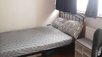 House | 3 bedrooms, iron/ironing board, free WiFi, bed sheets