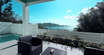 Hillside Escape- Private Pool & Breathtaking Sunset Over the Town