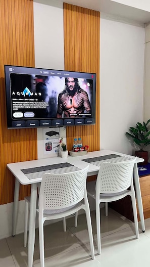 Dining - MOA-View 1BR - 5 min Walk to MOA Arena (Pasay)