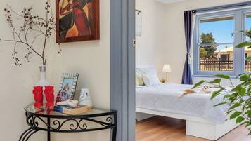 3 bedrooms, iron/ironing board, WiFi, bed sheets