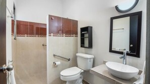 تجهيزات دش، مجففات شعر، مناشف، صابون