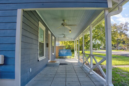 Charming 1-BR pet friendly house in Lockhart. Short stroll to the best BBQ spots