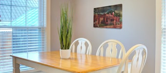 Charming 1-BR pet friendly house in Lockhart. Short stroll to the best BBQ spots