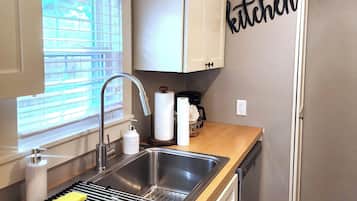 Micro-ondes, four, plaque de cuisson, lave-vaisselle