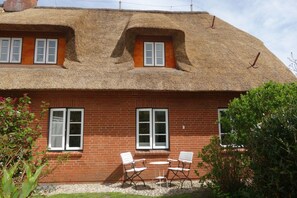 Exterior - Vacation apartment Sonnenblume - The sunflower - wonderfully cozy, in the Frisian (Oevenum)