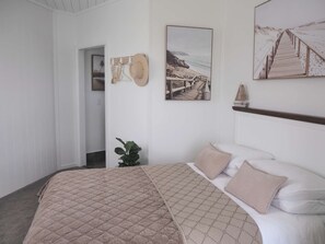 2 bedrooms, WiFi, bed sheets - Tangalooma Life. 2 Bed, 2 Bath Private Luxury Stay (Moreton Island)