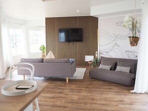 TV - Tangalooma Life. 2 Bed, 2 Bath Private Luxury Stay (Moreton Island)