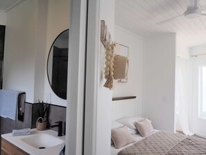 2 bedrooms, WiFi, bed sheets - Tangalooma Life. 2 Bed, 2 Bath Private Luxury Stay (Moreton Island)