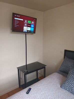 1 bedroom, iron/ironing board, WiFi, bed sheets - Cozy 1-bedroom apartment in enjoyable Brooklyn with Tv, WiFi, AC (Brooklyn)