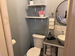 Handtücher, Seife, Toilettenpapier