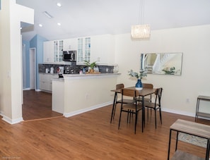 Dining - Spacious 4-bedroom house in charming Valrico with WiFi, AC,pool and big yard (Valrico)