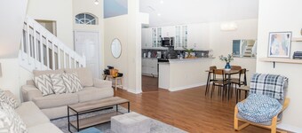 Spacious 4-bedroom house in charming Valrico with WiFi, AC,pool and big yard