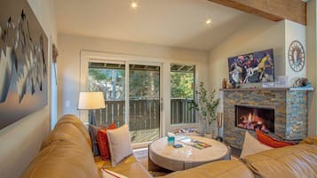 TV, fireplace, stereo