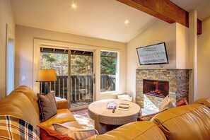 TV, fireplace, stereo - Stonehenge Condo - Nr Ski Lifts & Downtown! (Ketchum)