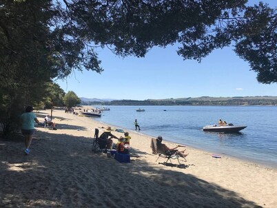 Luxmore House * Perfect Location *Free Fibre WiFi