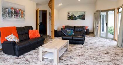 Luxmore House * Perfect Location *Free Fibre WiFi