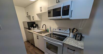 Cozy & Private Suite w/ Private Entrance & Parking