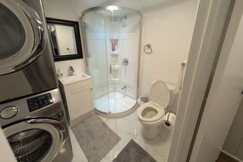 Cozy & Private Suite w/ Private Entrance & Parking