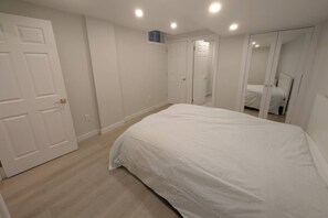1 habitación, tabla de planchar con plancha, wifi y ropa de cama