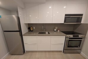 Refrigerador, microondas, horno, placa de cocina