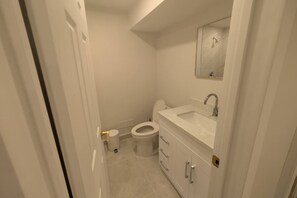 Secador de pelo, toallas