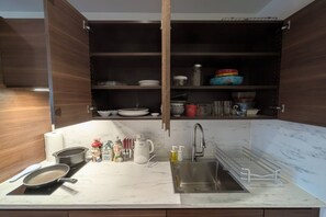 Fridge, microwave, stovetop, coffee/tea maker