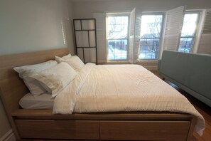 Iron/ironing board, WiFi, bed sheets - Bright & Cozy Studio w/ Private Entrance & Parking (Richmond Hill)