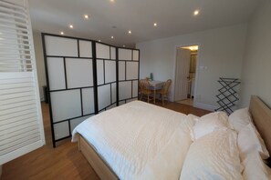 Iron/ironing board, WiFi, bed sheets