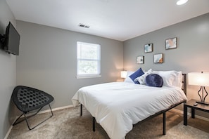 2 bedrooms, iron/ironing board, WiFi, bed sheets