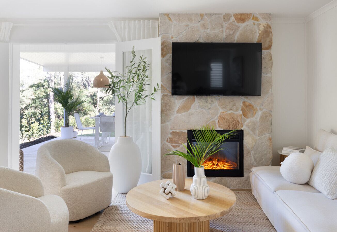 电视、壁炉、书