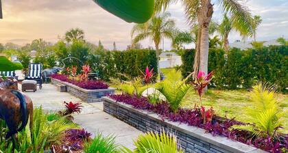 Charming 2-bedroom house in marvelous Ormond Beach with WiFi, AC. Great getaway!