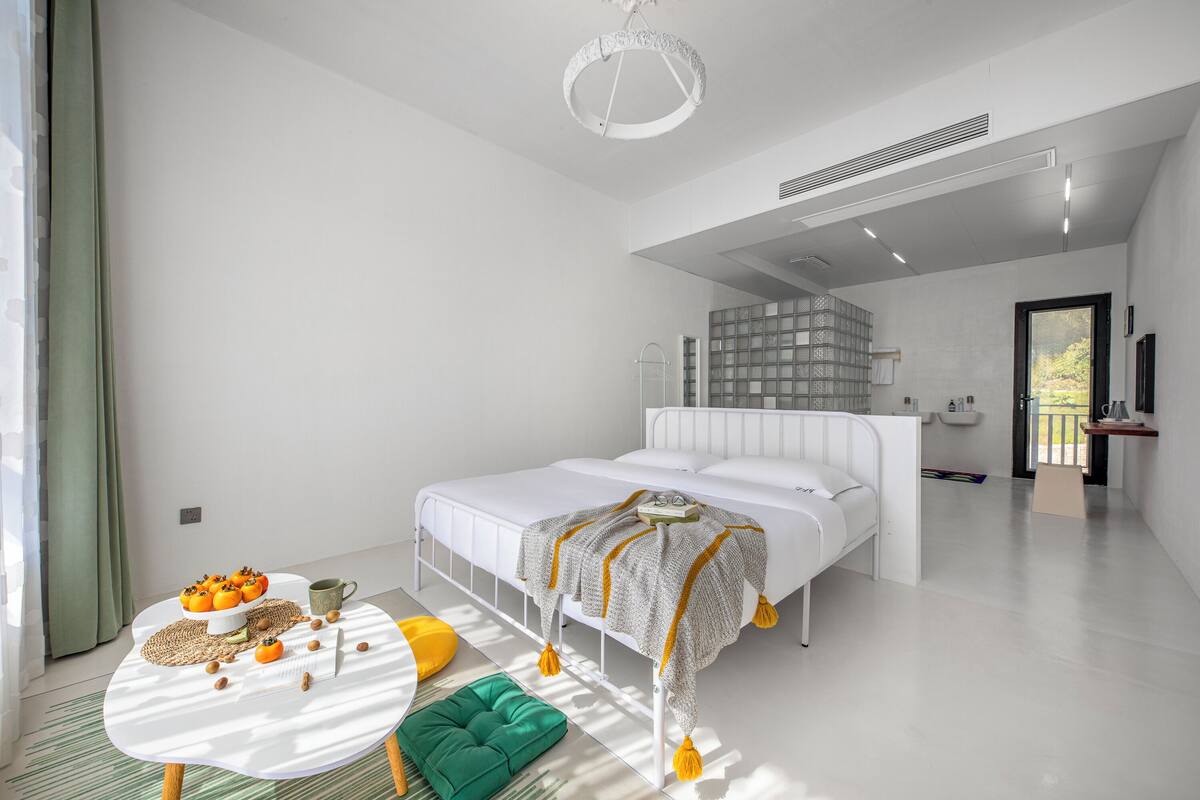Quarto casal, 1 cama Queen, vista para a colina | Roupas de cama premium, edredons de pluma