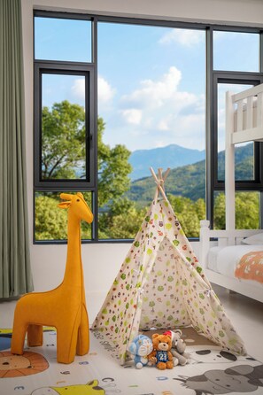 Family Quadruple Room, Hill View - Lafite Apple B&B (Hangzhou)