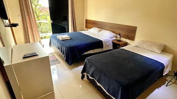 Triple Room | Desk, laptop workspace, free WiFi