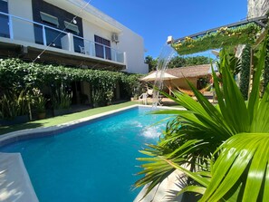 Outdoor pool - Hotel Junior (Caazapá)