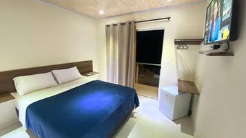 Single Room | Desk, laptop workspace, free WiFi