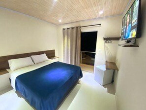 Single Room | Desk, laptop workspace, free WiFi