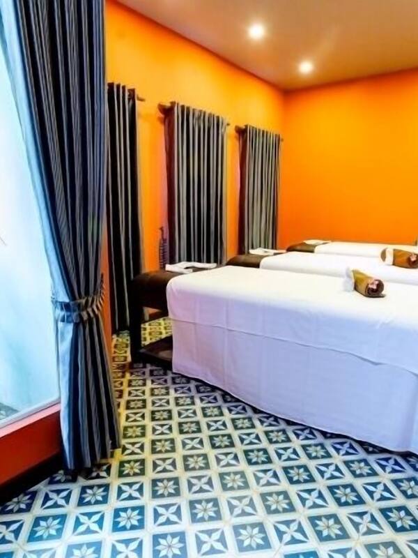 Body treatments, prenatal massages, Thai massages, body wraps