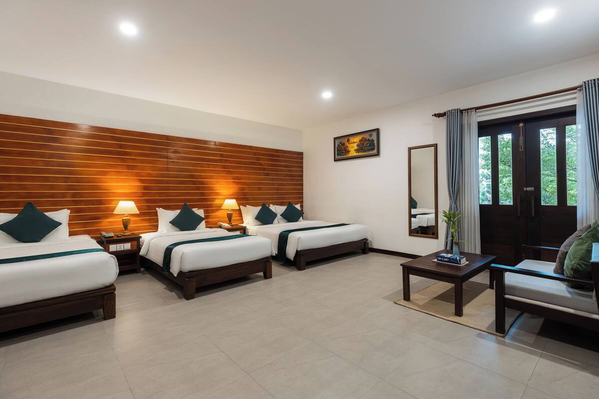 Family Suite with Balcony | 1 bedroom, minibar, laptop workspace, free WiFi