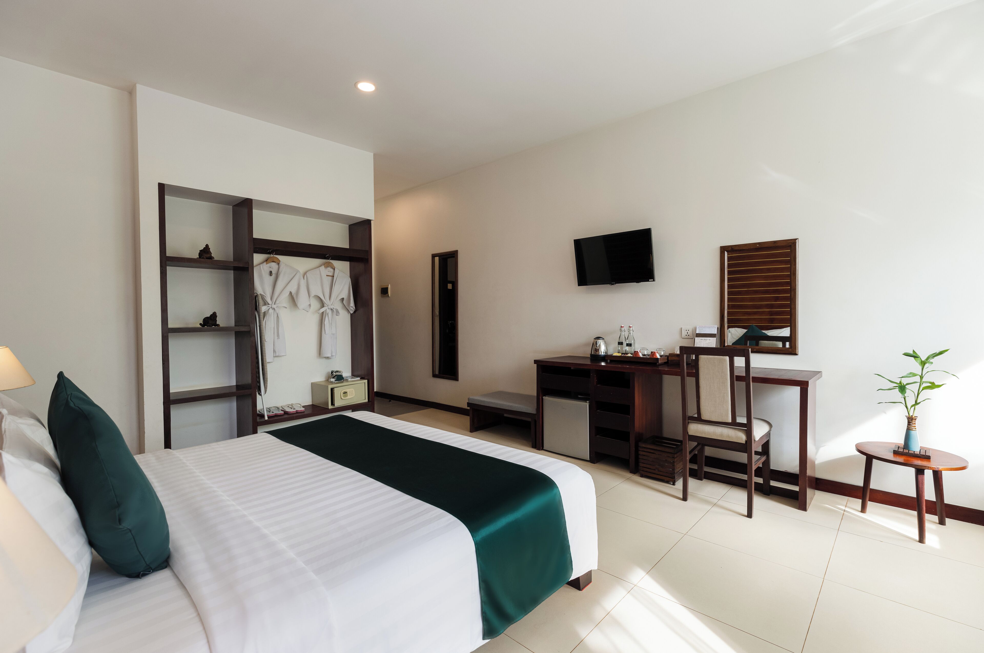 Minibar, laptop workspace, free WiFi