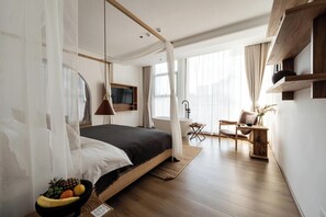 Senior Tek Büyük Yataklı Oda, Balkon/Veranda, Şehir Manzaralı | Ücretsiz kablosuz İnternet